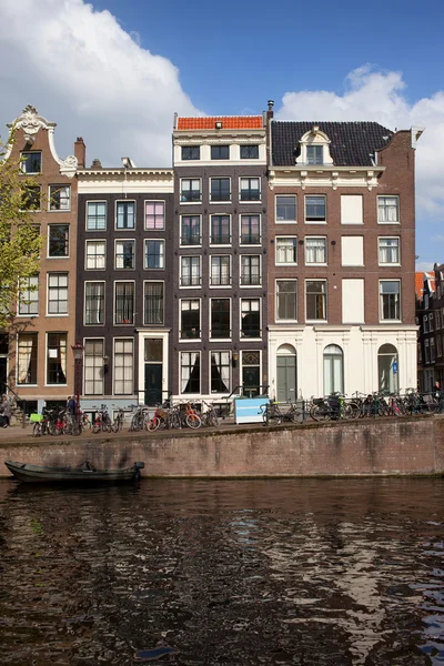 Casas de canal en Amsterdam — Foto de Stock