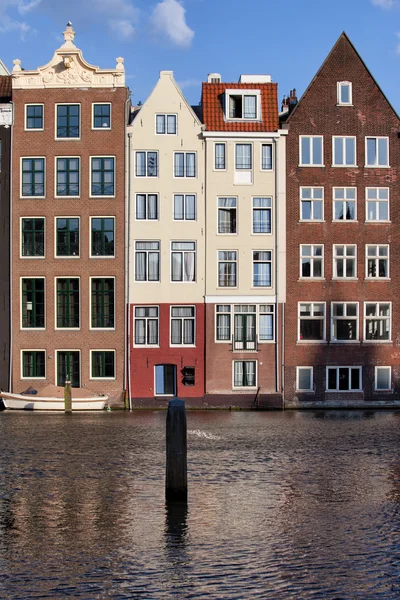 Casas de canal en Amsterdam — Foto de Stock