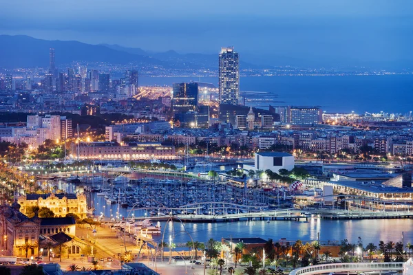 Barcelona Stadtbild bei Nacht — Stockfoto