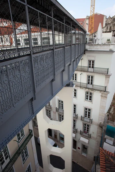 Voetgangersbrug van de santa justa lift in Lissabon — Stockfoto