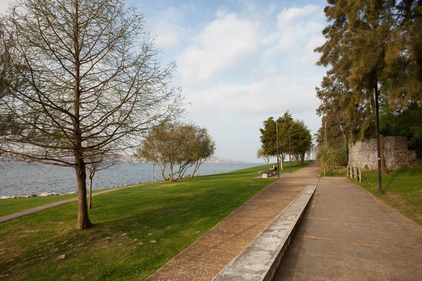 Almada Riverside Park w Portugalii — Zdjęcie stockowe