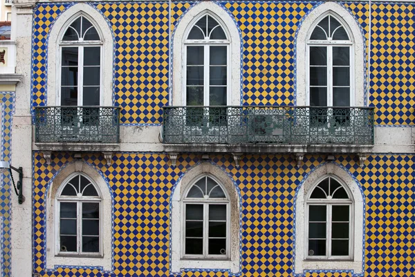 Checked Pattern Facade of a Traditional Building — Stock Photo, Image