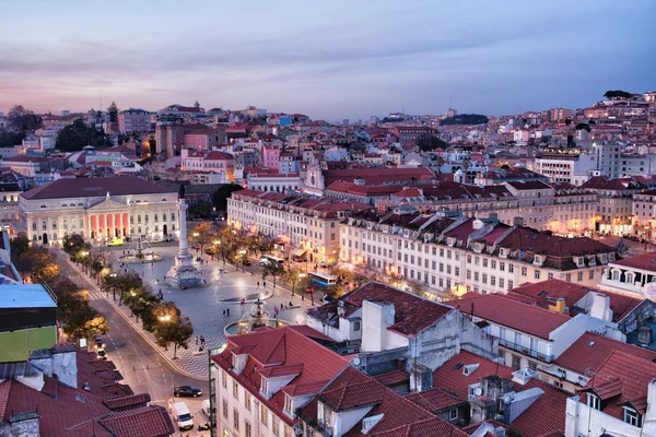 Vista sobre a cidade de Lisboa ao entardecer em Portugal — Fotografia de Stock