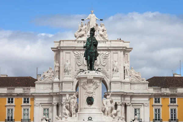 King jose i statue und rua augusta arch in lisbon — Stockfoto