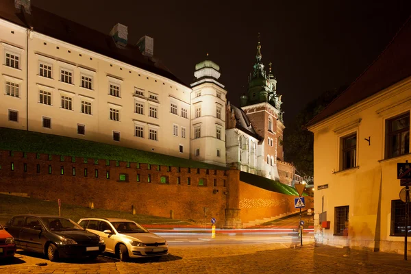Kungliga slottet Wawel på natten i Krakow — Stockfoto