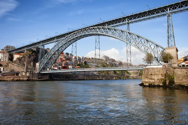 Dom Luis, který jsem most přes řeku Douro v Porto — Stock fotografie