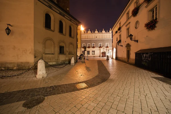 Mariacki náměstí v noci v starého města v Krakově — Stock fotografie