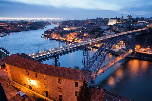 Porto Cityscape em Portugal no Crepúsculo — Fotografia de Stock