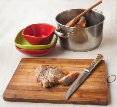 Etli jöle için et pişirme