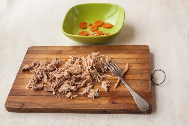 Etli jöle için et pişirme