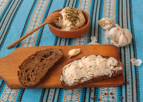 Pomazuha tradycyjnego chleba rozprzestrzeniania — Zdjęcie stockowe