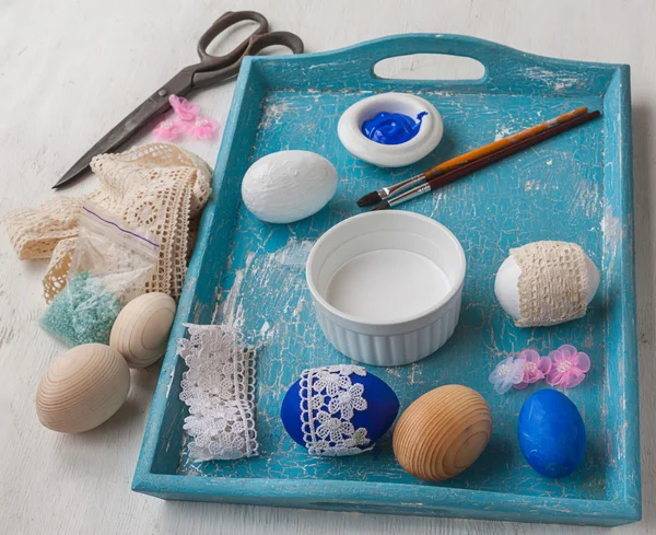 Coloring Easter eggs — Stock Photo, Image