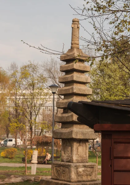 Buddhistisk stupa i japanska torget i Kiev — Stockfoto