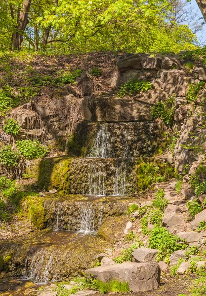 Cascada en dendropark Alejandría — Foto de Stock