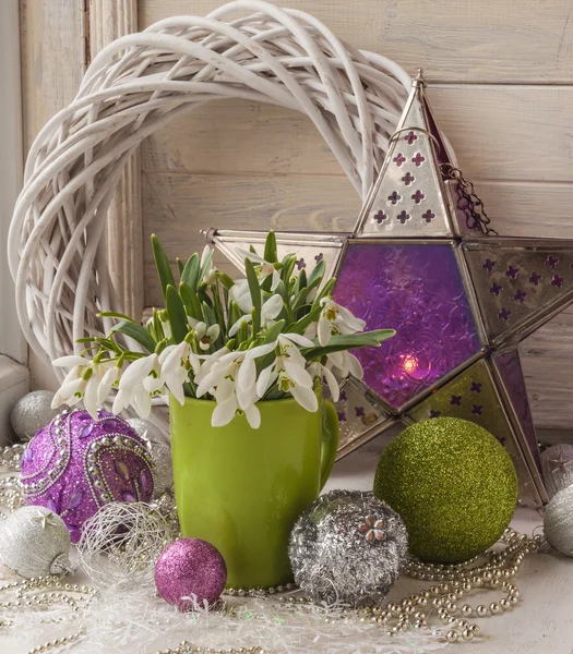 Bouquet of snowdrops and tree toy — Stock Photo, Image