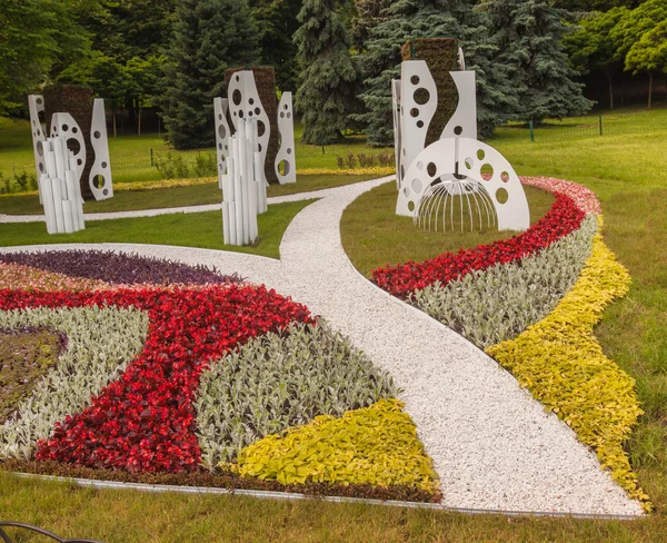 Çiçek peyzaj park Kiev'de göster:. — Stok fotoğraf