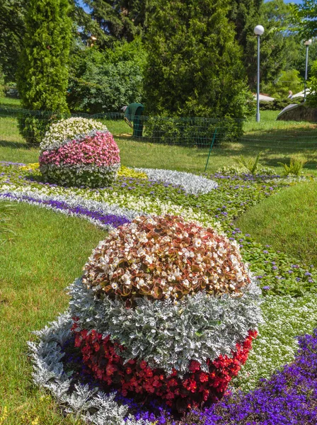 Bloemenshow landschapspark in kiev. — Stockfoto