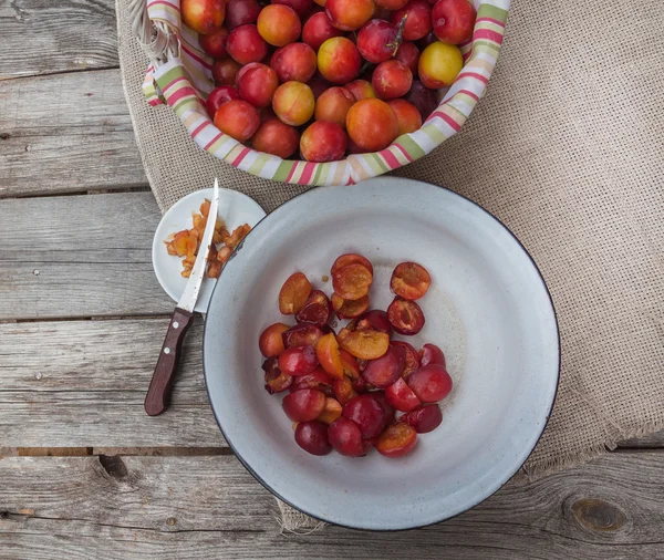 Chopped plum slices — Stock Photo, Image