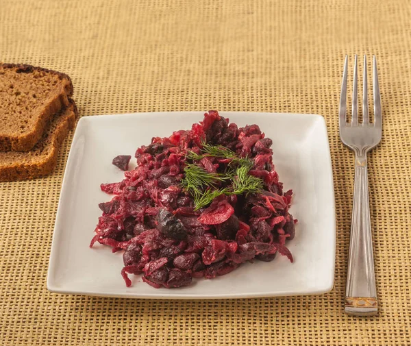 Vegetarian Lean Salad Beets Onions Beans Plate Slices Rye Bread — Stock Photo, Image