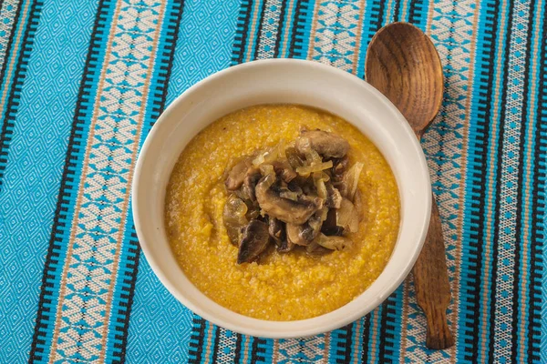 Hutsul Traditionele Lunch Banosh Met Spek Uien Champignons Stukjes Roggebrood — Stockfoto