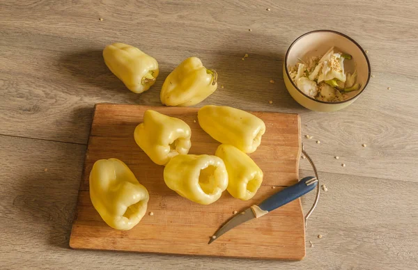 Yellow Bell Pepper Kitchen Table Cutting Board — Stock Photo, Image