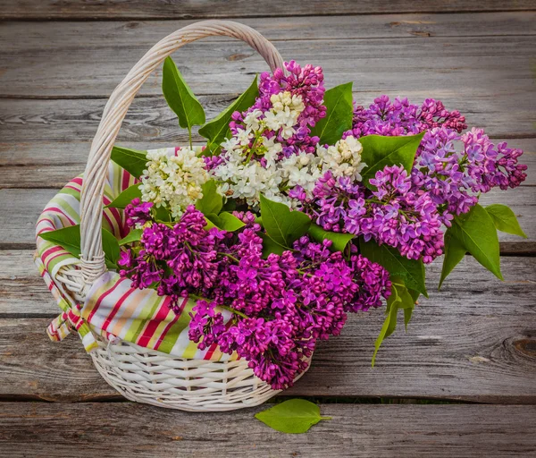 Lilac in basket — Stock Photo, Image