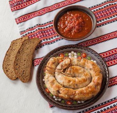 Ev yapımı sucuk ve ekmek