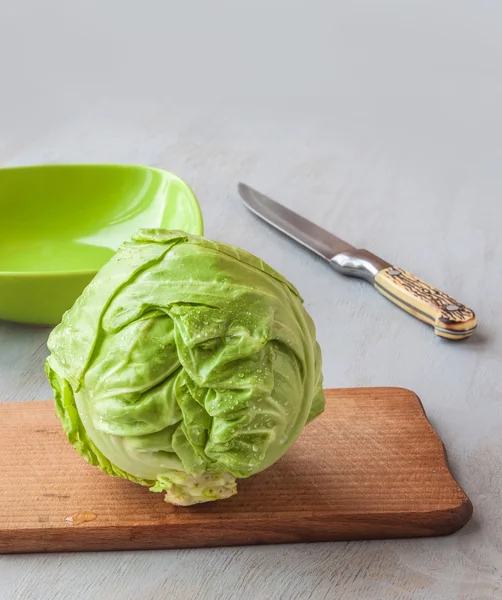 Cabbage on kitchen cutting board — Stock Photo, Image