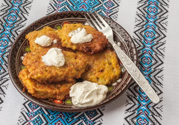 Traditional Ukrainian homemade potato pancakes — Stock Photo, Image