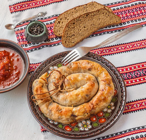 Ring zelfgemaakte worst en brood — Stockfoto