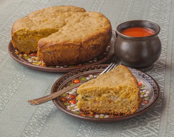 Cake and mug  of tomato juice — Stock Photo, Image