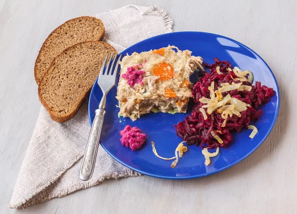 Teller mit Aspik und Meerrettich — Stockfoto