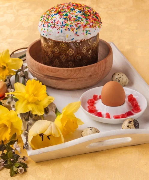 Easter still life with traditional kulich — Stock Photo, Image