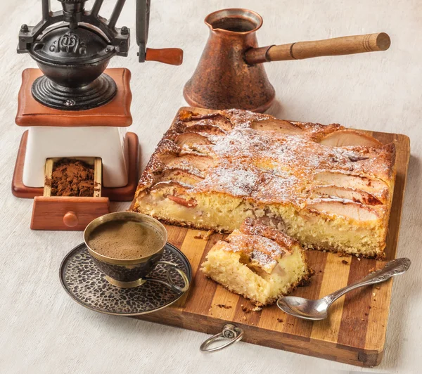 Tarta danesa de manzana con café —  Fotos de Stock