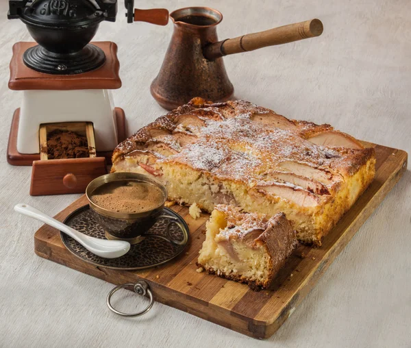 Tarta danesa de manzana con café —  Fotos de Stock