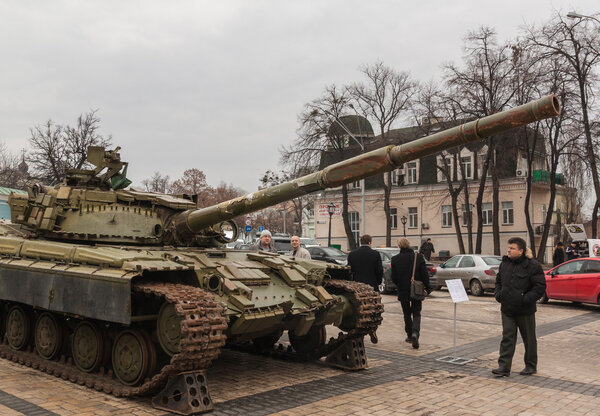 Kiev citizens look on T-64BV tank