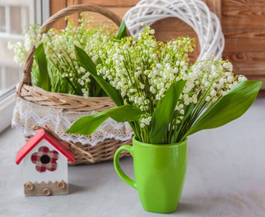 Kupası ve vadinin lilyum sepeti