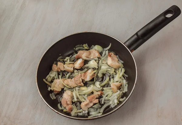 Fried onions and pieces — Stock Photo, Image