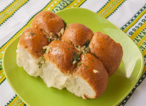 Traditionnel ukrainien pain à l'ail — Photo