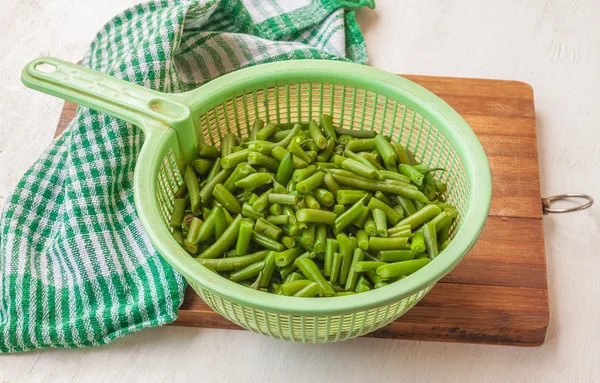 Colander with green beans — Stock Photo, Image