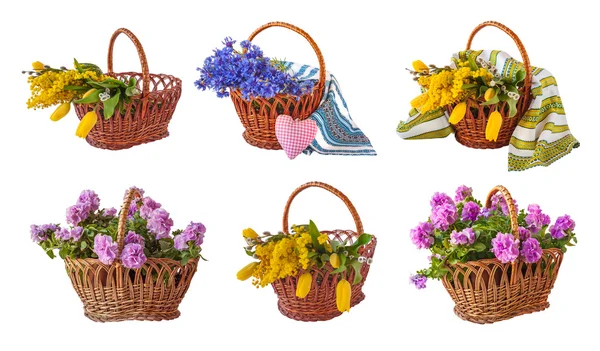 Legen Sie einen Korb voller Blumen — Stockfoto