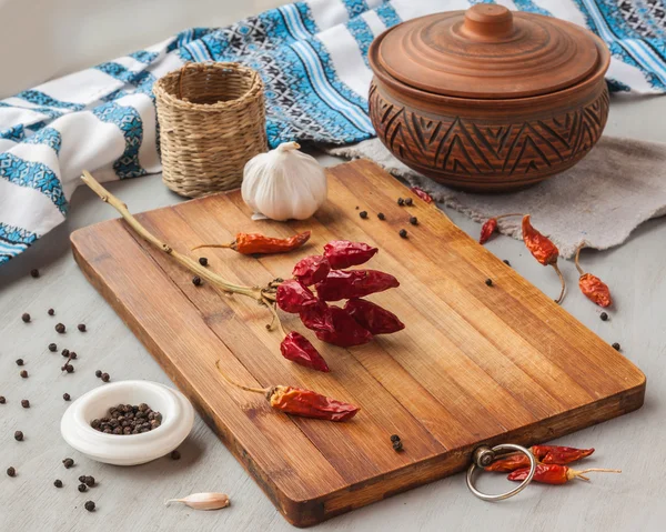 Peppar och vitlök i det ukrainska köket — Stockfoto