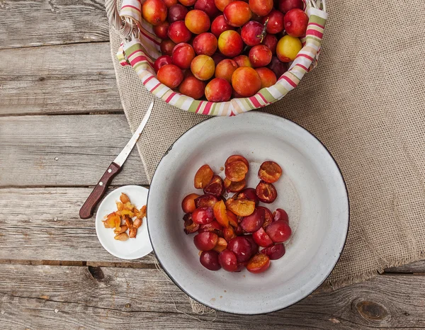 Chopped plum slices — Stock Photo, Image