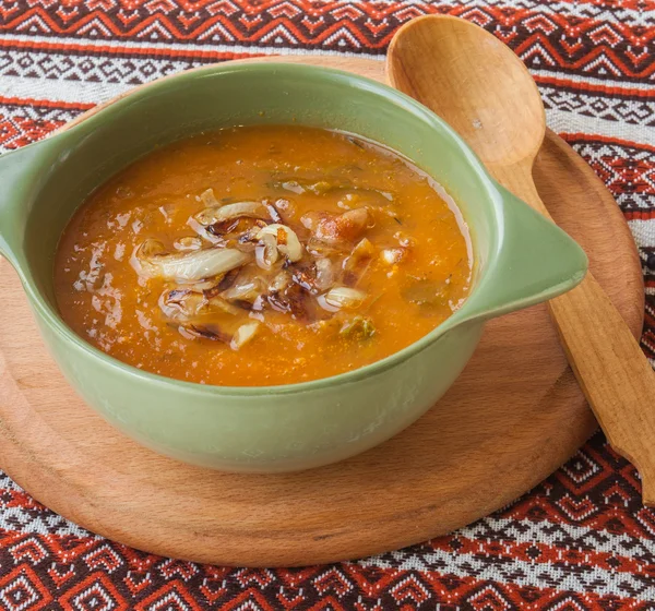 Vegetarische pompoen en uiensoep — Stockfoto