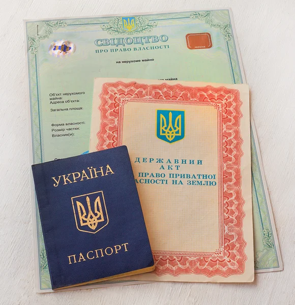 Documents on the ownership of land in Ukraine citizen — Stock Photo, Image