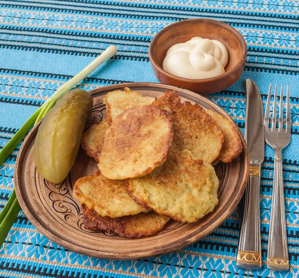 Potato pancakes and green onions — Stock Photo, Image