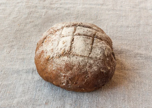 フランスの素朴なライ麦パン — ストック写真