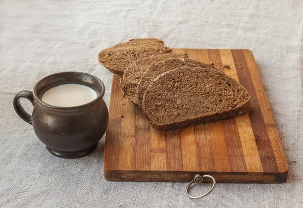 Rye bread  and a mug — Stock Photo, Image