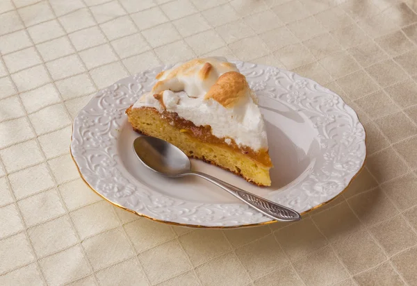 Homemade cake with meringue — Stock Photo, Image