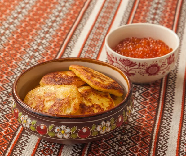 Red caviar and potato pancakes — Stock Photo, Image